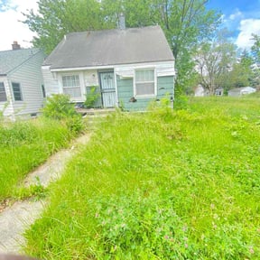 Bush Trimming by Rocky's Lawn Care reviewed on August 20, 2025