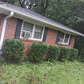 Bush Trimming by Aqua Lawn reviewed on December 18, 2025