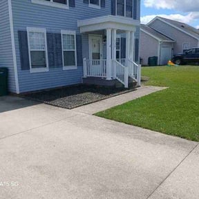Flower Bed Weeding by Loymitt LLC reviewed on June 18, 2026