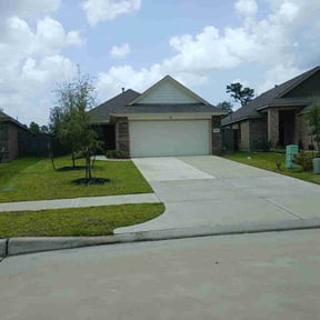 landscaping by Exclusive Lawn Service reviewed on August 16, 2025