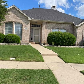 yard maintenance by Parker's Lawn and Land reviewed on August 18, 2025