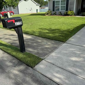 landscape maintenance by BluGrass Groomers Lawn Care reviewed on August 15, 2025