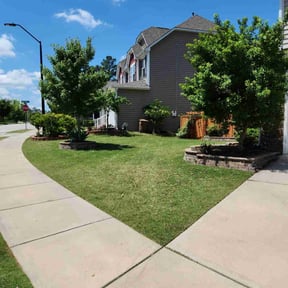 yard work by Kr lawncare reviewed on August 18, 2025
