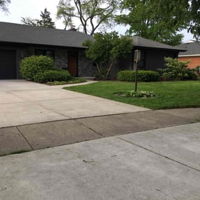 yard maintenance by Arts Landscaping &amp; Maintenance reviewed on November 20, 2025