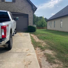 Bush Trimming by Parada Landscaping reviewed on August 16, 2025