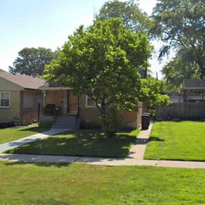 Leaf Removal by R&amp;T H Home Services LLC reviewed on October 3, 2025