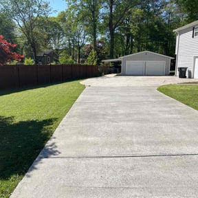lawn service by Front yard cowboy reviewed on July 22, 2025