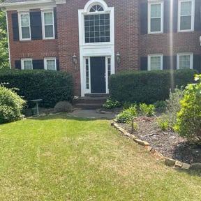 Bush Trimming by RJ's Lawn Care reviewed on August 20, 2025