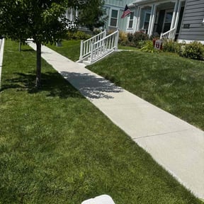 yard maintenance by Grass Guardians reviewed on August 21, 2025