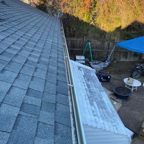 Gutter Cleaning by Lionel j lee reviewed on December 16, 2023