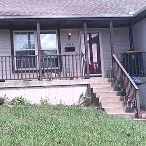 Flower Bed Weeding by Prado's Lawn & Construction reviewed on August 15, 2025
