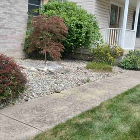 Flower Bed Weeding by Marshall Lawn Care, LLC reviewed on November 9, 2025