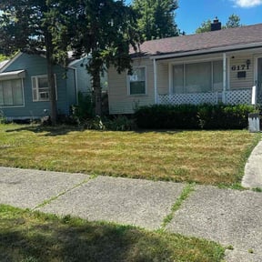 Flower Bed Weeding by Aparicio Lawn Care reviewed on August 20, 2025