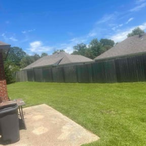 lawn maintenance by Speedy Lawnmower Landscaping reviewed on April 24, 2024