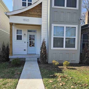 Bush Trimming by Leon Davis Jr landscaping LLC reviewed on August 16, 2025