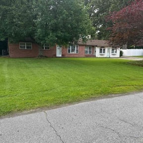 landscape maintenance by Arocho Landscaping  reviewed on December 15, 2025