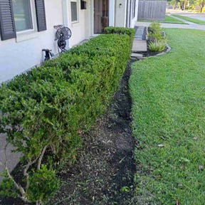 Flower Bed Weeding by Unstumpable LLC reviewed on May 7, 2026