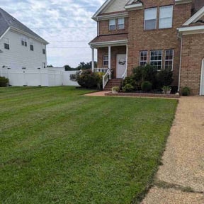 residential landscaping by Harold Guzman's Landscaping reviewed on August 16, 2025