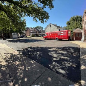 Bush Trimming by 2Js Lawncare Services LLC reviewed on October 24, 2025