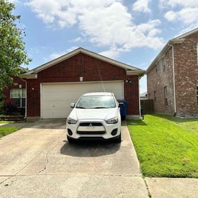 residential landscaping by Elite lawncare reviewed on August 19, 2025
