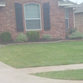 Bush Trimming by Lindsay’s lawncare reviewed on August 19, 2025
