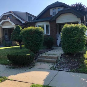 Bush Trimming by Landscaping Gomez reviewed on August 20, 2025