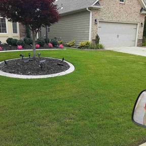 landscape maintenance by Calleigh's Enterprise reviewed on August 20, 2025