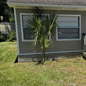 Bush Trimming by Irvine Lawn Service reviewed on August 16, 2025