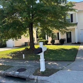 grass maintenance by Delgado Landscaping and Garden reviewed on August 17, 2025