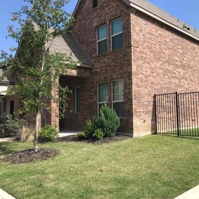 residential landscaping by Elliotts lawn care reviewed on November 22, 2025