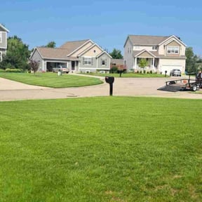 yard maintenance by Titian reviewed on August 18, 2025