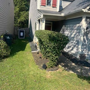 Flower Bed Weeding by Big Chief Lawn Care reviewed on May 26, 2022