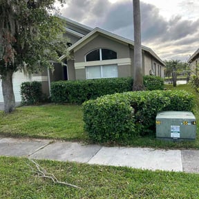 Bush Trimming by Hensley Property Management reviewed on December 11, 2025