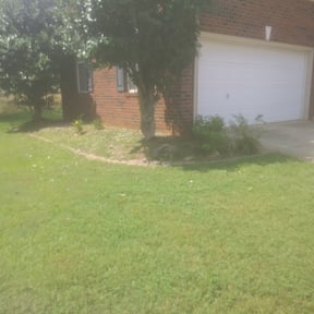 Flower Bed Weeding by Parker Landscape & Maintenance reviewed on August 19, 2025