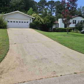 residential landscaping by Haydens garden reviewed on November 24, 2025