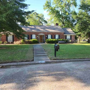 landscape maintenance by D & Son's Lawn Care reviewed on August 16, 2025