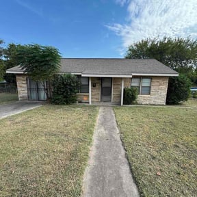 Bush Trimming by To-Doers Lawn Care reviewed on October 21, 2025