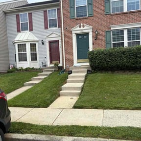 yard care by B&J Lawn and Homecare reviewed on August 18, 2025