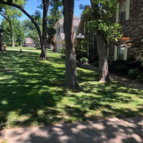 landscaping by Tulsa Lawn Care reviewed on October 1, 2023