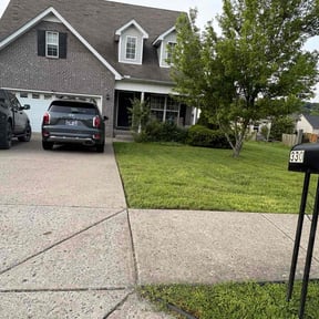 landscape maintenance by Paris lawn care reviewed on August 15, 2025