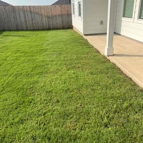 landscaping services by EL Concrete Construction LLC reviewed on August 20, 2025