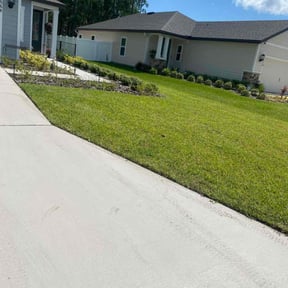 landscaping services by Gia Mobile Detailing reviewed on August 19, 2025