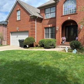 Bush Trimming by Walberto Oliva reviewed on April 5, 2026