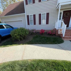 Flower Bed Weeding by Walkers Landscape and Lawncare services reviewed on May 11, 2022