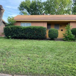 Bush Trimming by Perez landscaping reviewed on August 21, 2025