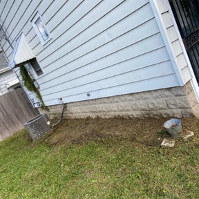 Flower Bed Weeding by New Life Lawncare reviewed on August 14, 2025