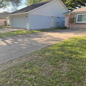 Leaf Removal by Pearson's Landscaping reviewed on August 20, 2025