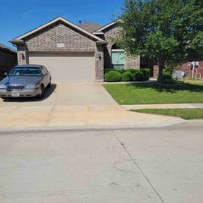 landscape maintenance by Heredia Lawn Care reviewed on November 26, 2025