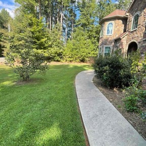 yard maintenance by Caldwell Lawn Care reviewed on November 22, 2025