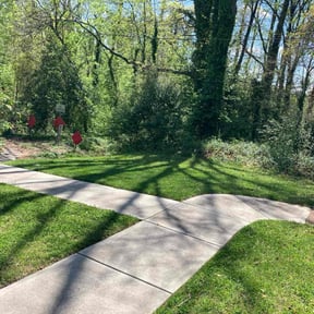 landscape maintenance by Kelly 3 Kutz LLC reviewed on May 15, 2024